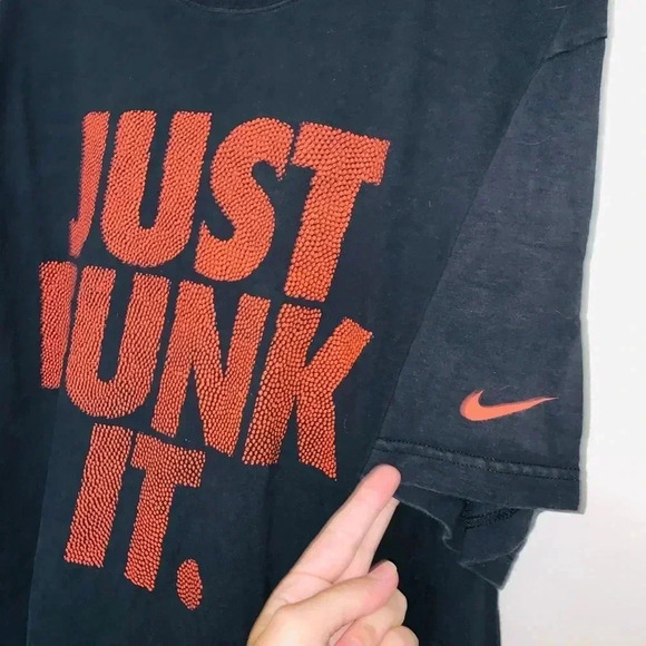 Nike T-Shirt - Picture 2 of 4